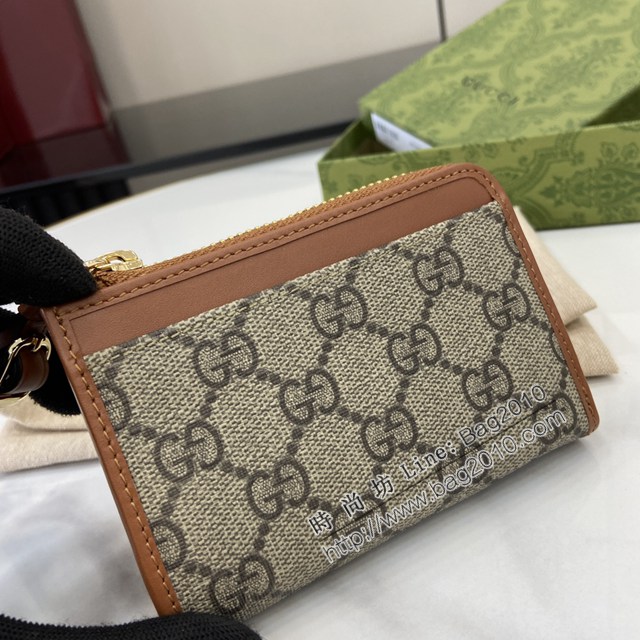 Gucci專櫃古馳最新款Emblem系列飾包帶卡片夾零錢包 jh2415型號：821804